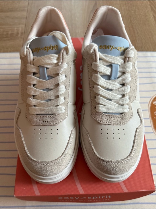 Easy Spirit Shoes - NIB Easy Spirit Cream Lace-Up Sneakers - Size 7.5